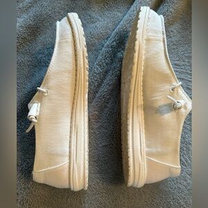Size 8 women’s hey dudes